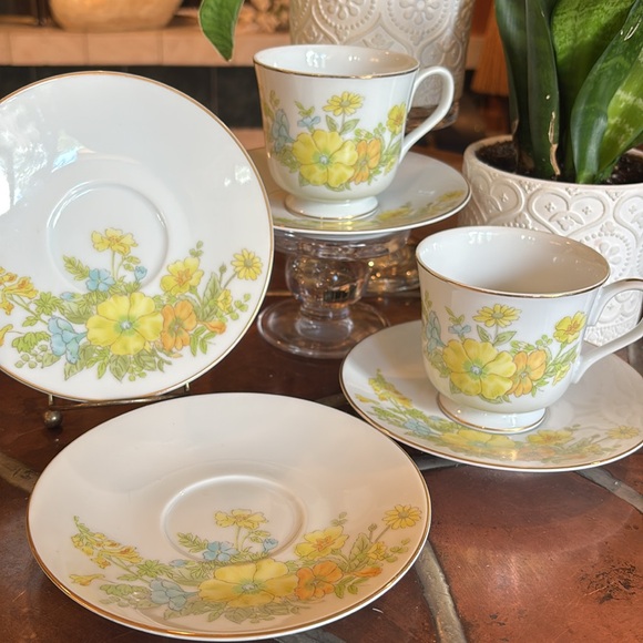Ekco Cups and Saucers Spring Bouquet Pattern - Picture 14 of 14